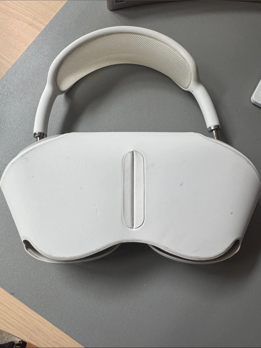 Apple White Standalone VR Headset with Cushioned Headband